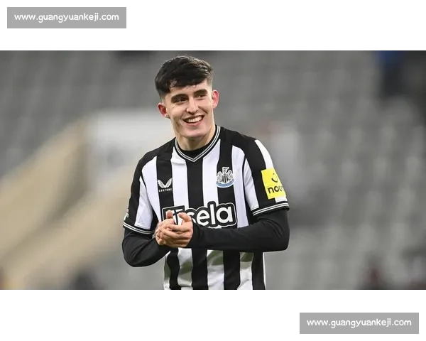 费内巴切锁定沃克!曼城放行 + 高薪诱惑,英格兰老将迎职业生涯十字路口