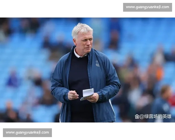 埃弗顿抢滩沃克争夺战 莫耶斯瞄准曼城老将补强防线