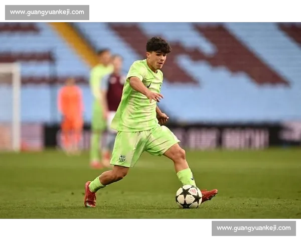 尼科 - 威廉姆斯：6200 万解约金 + 场均 8.4 次过人！巴萨新猎物引爆边路革命