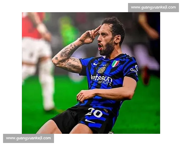 国米更衣室暗流涌动：小图拉姆、阿瑙托维奇力挺恰尔汗奥卢