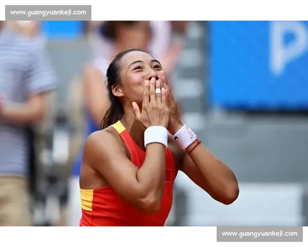 郑钦文发球破局！中国金花草地突围，袁悦张帅虽败犹荣